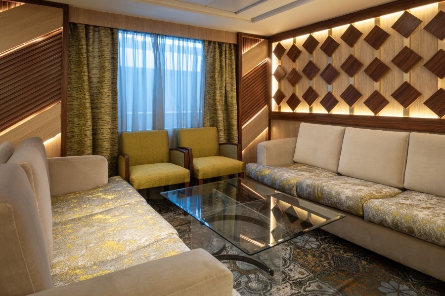   Lounge Bar 
