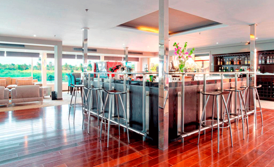   Lounge Bar 