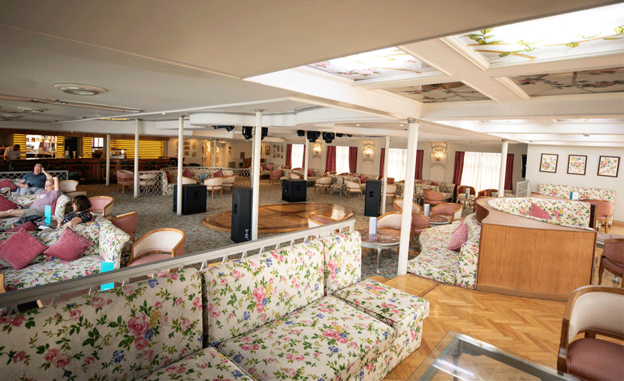   Lounge Bar 