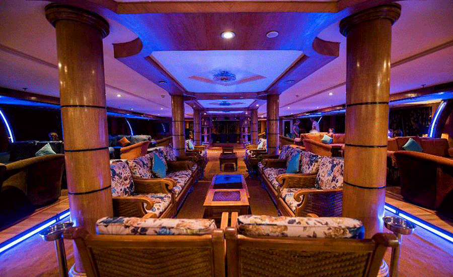   Lounge Bar 