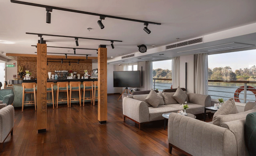   Lounge Bar 